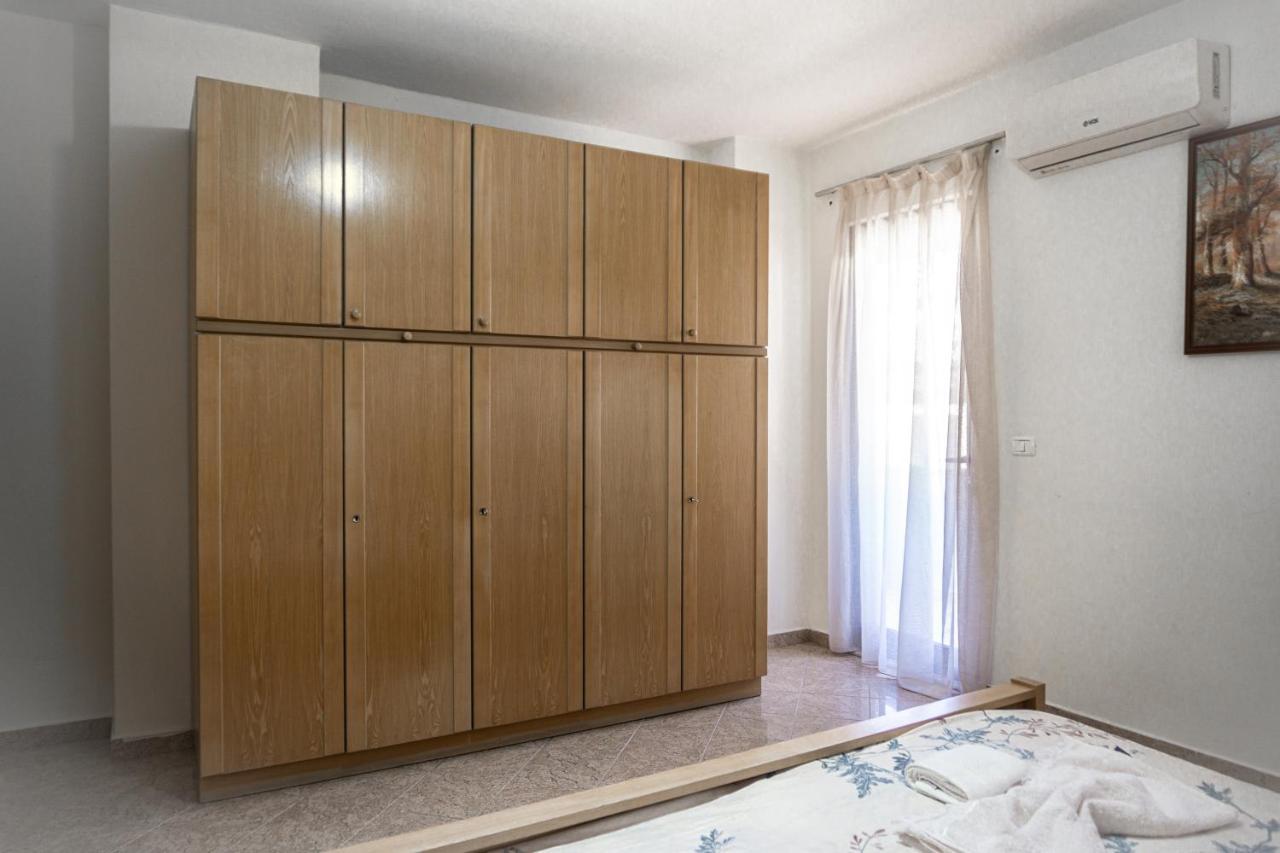 City Center Two Private Bedrooms Near Scanderbeg Square On Shared Apartment Tirana Exterior foto