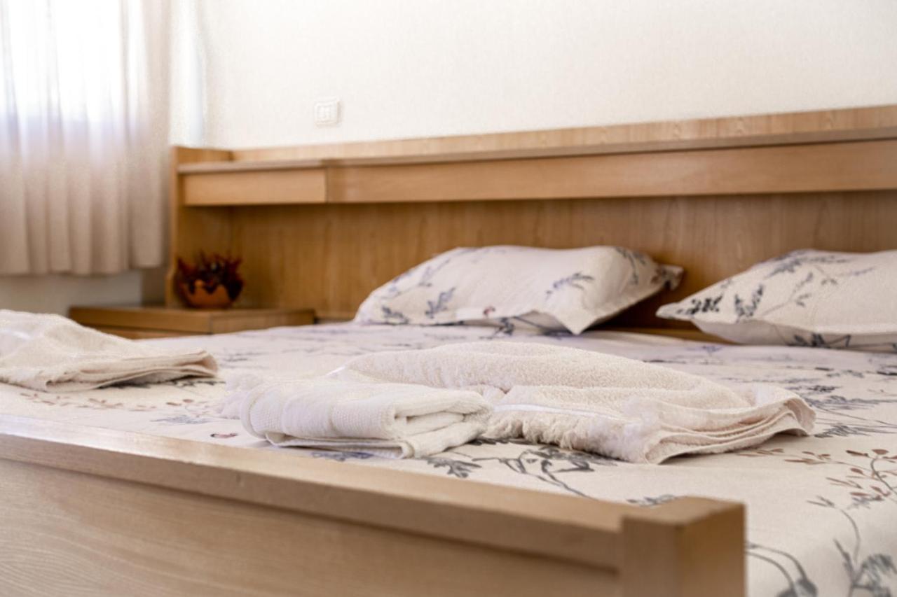 City Center Two Private Bedrooms Near Scanderbeg Square On Shared Apartment Tirana Exterior foto