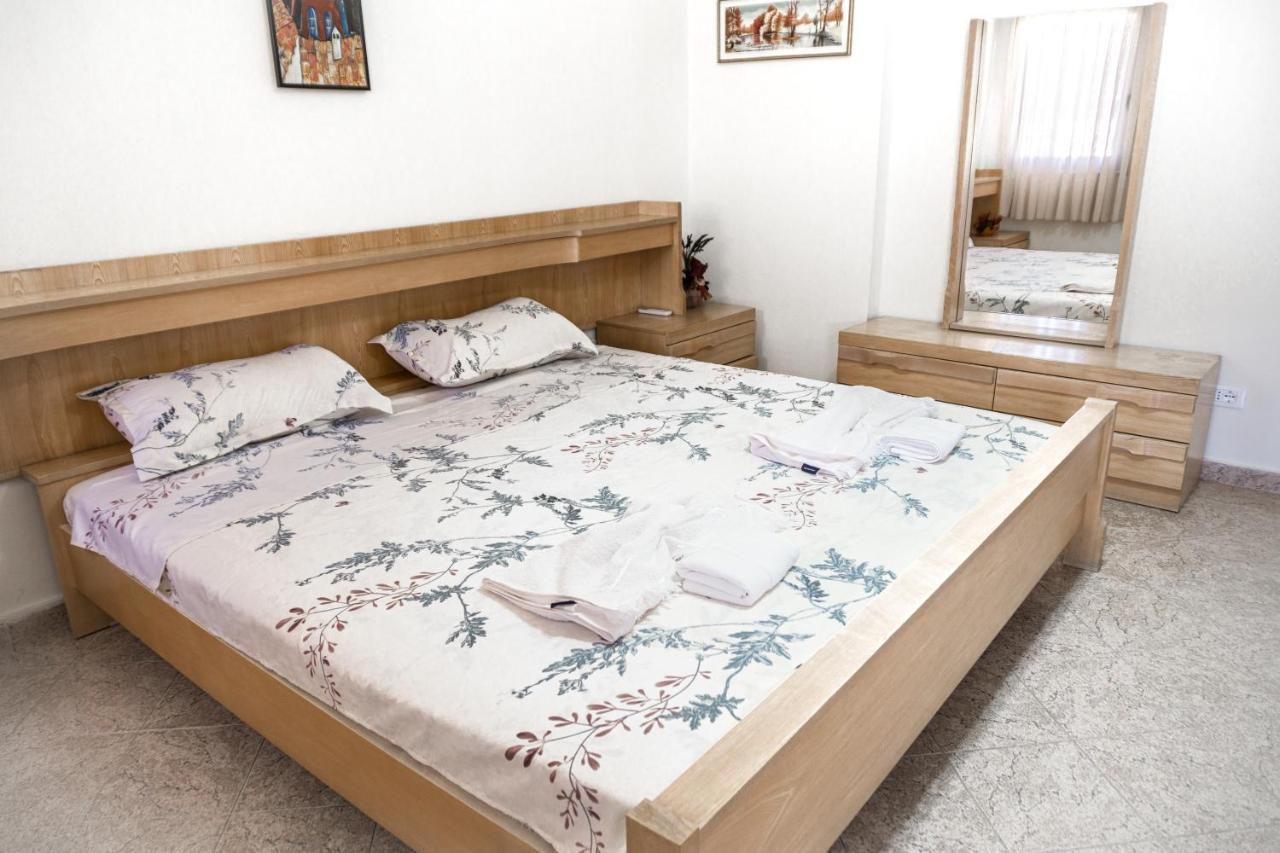 City Center Two Private Bedrooms Near Scanderbeg Square On Shared Apartment Tirana Exterior foto