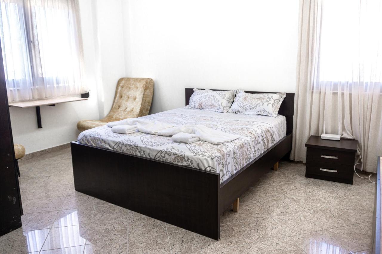 City Center Two Private Bedrooms Near Scanderbeg Square On Shared Apartment Tirana Exterior foto